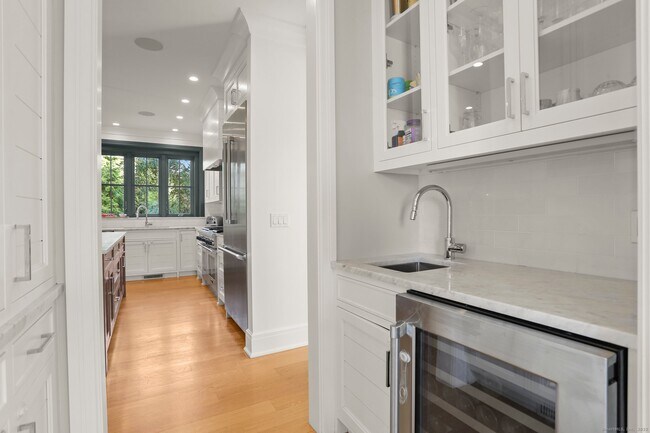 Building Photo - 4 Vani Ct