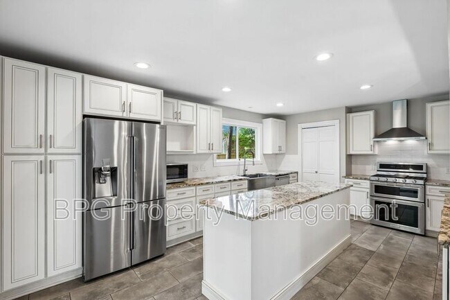 Building Photo - 15 Glenkirk Dr
