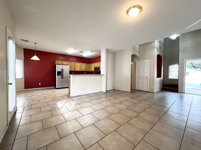 Building Photo - Beautiful 2 story single family house