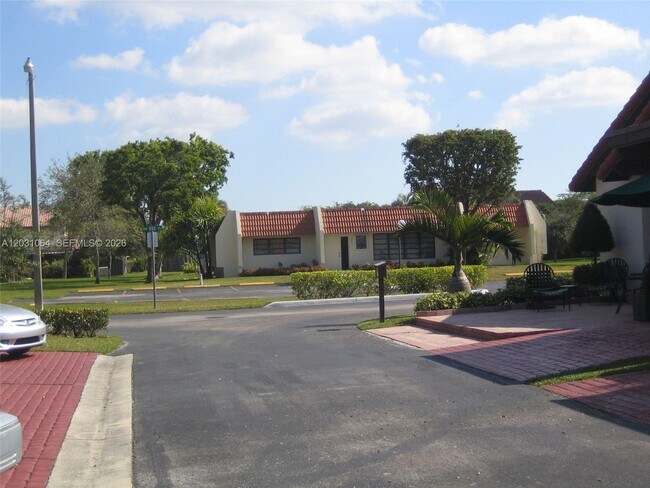 Building Photo - 9082 SW 112th Pl