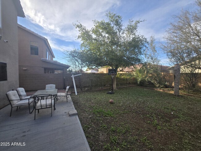 Building Photo - 8814 W Magnolia St