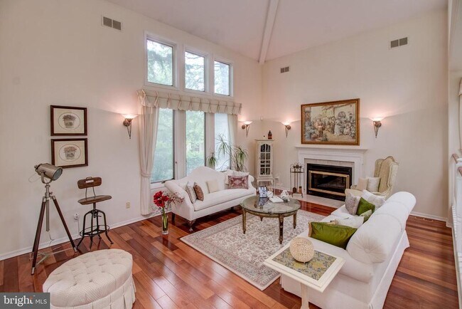 Building Photo - 307 Sayre Dr