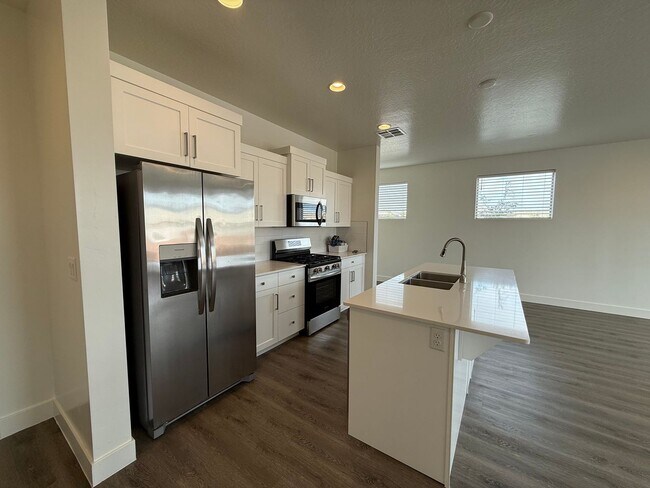 Building Photo - 2313 E Luciano Ln