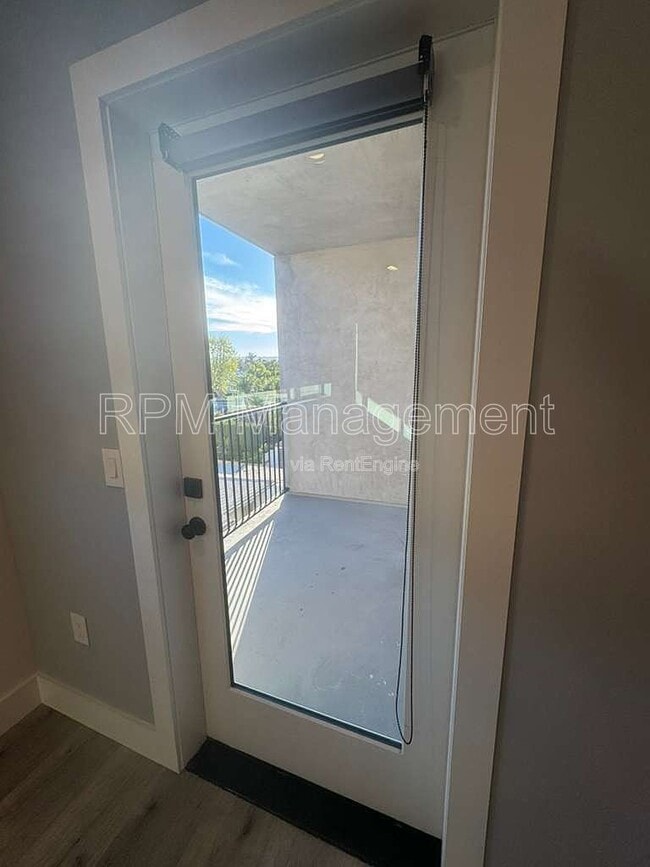 Building Photo - 5923 Laurel Canyon Blvd