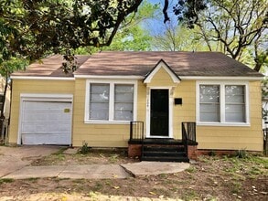 Building Photo - $500 OFF FIRST MONTH'S RENT MOVE IN SPECIAL-ADORABLE REMODELED HIGHLAND-CENTENARY HOME