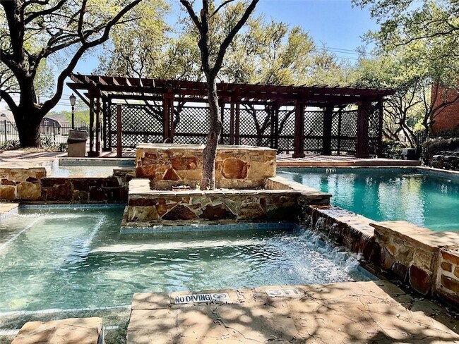 Building Photo - 3639 W Northgate Dr