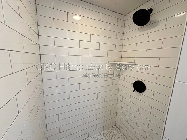 Building Photo - 1428 SW 72nd St