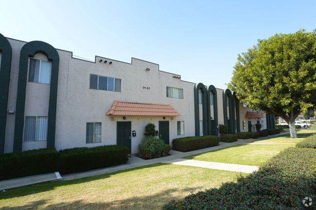 Building Photo - Quintard Manor