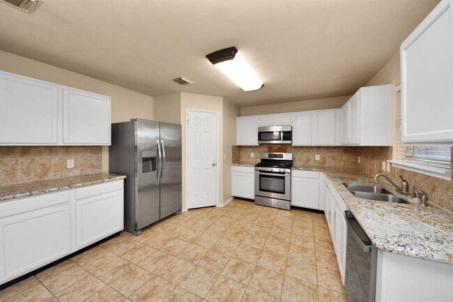 Building Photo - 2515 Knoll Shadows Ln