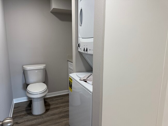 Building Photo - 400 W Texas Ave