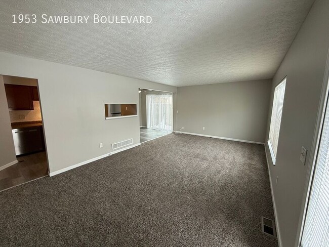 Building Photo - Recently Updated Beautiful Town Home in Wo...