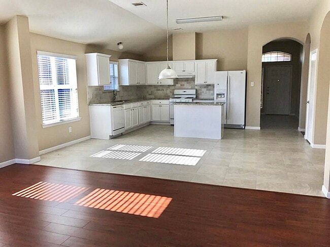 Building Photo - 30318 Emerson Creek Dr