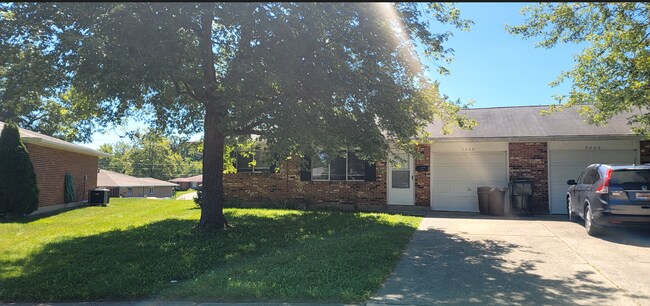 Building Photo - 3006-3008 Creekview Circle