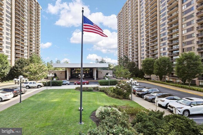 Building Photo - 3705 S George Mason Dr