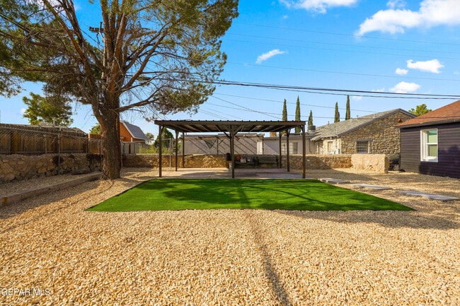 Building Photo - 614 Loretto Rd