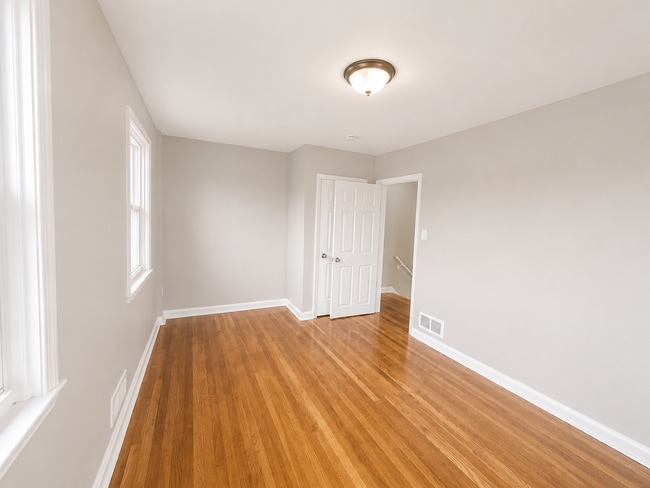 Building Photo - 7261 Bridgewood Dr