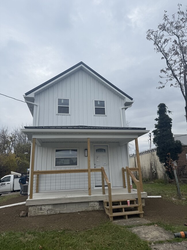 Building Photo - 14 Evans St