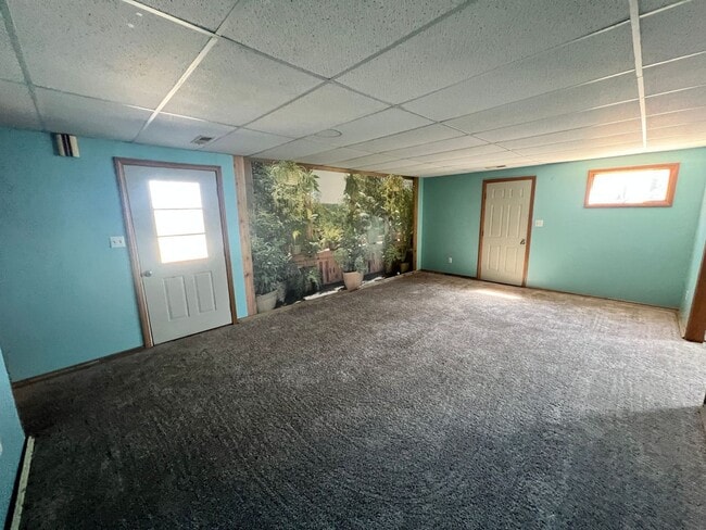 Building Photo - Spacious 3BR Home with 3-Car Garage & Big Backyard