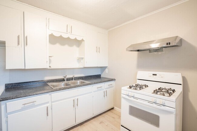 Building Photo - 414 S 69th E Ave