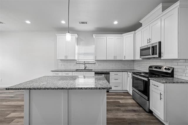 Building Photo - 208 D St