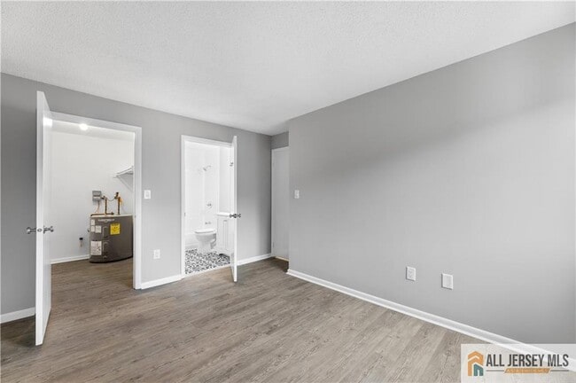 Building Photo - 2415 Ravens Crest Dr