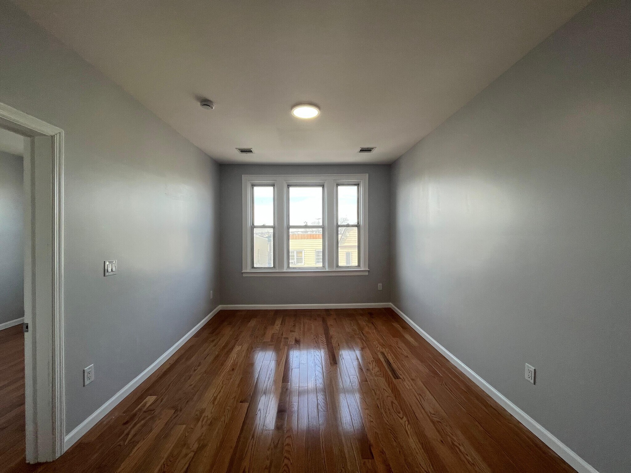 Building Photo - 154 Terhune Ave