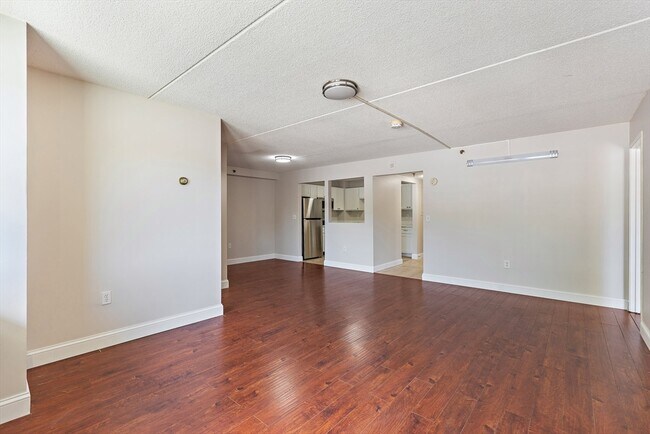 Building Photo - 200 Cove Way
