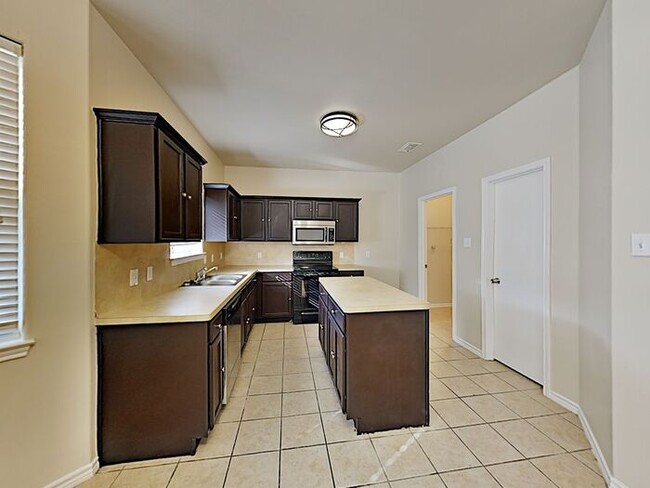 Building Photo - No Application Fees* $500 off 1st Months R...