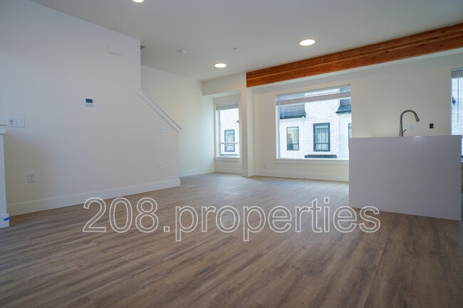 Building Photo - 4614 N Iota Ln