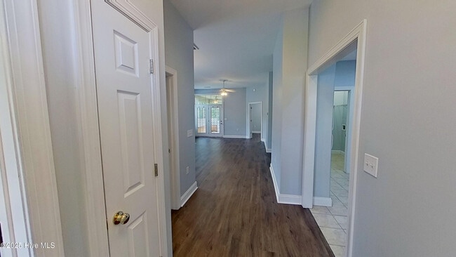 Building Photo - 620 Elfin Ct
