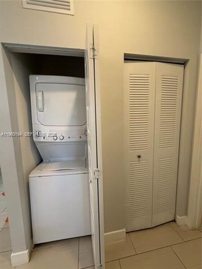 Building Photo - 7815 NW 104th Ave