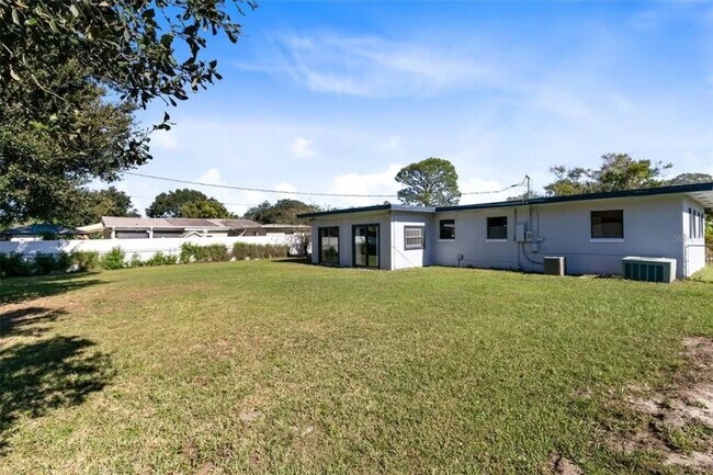 Building Photo - 600 S Oxalis Ave