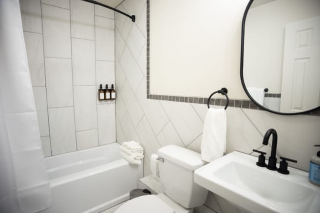 Building Photo - 5855 S View Rd