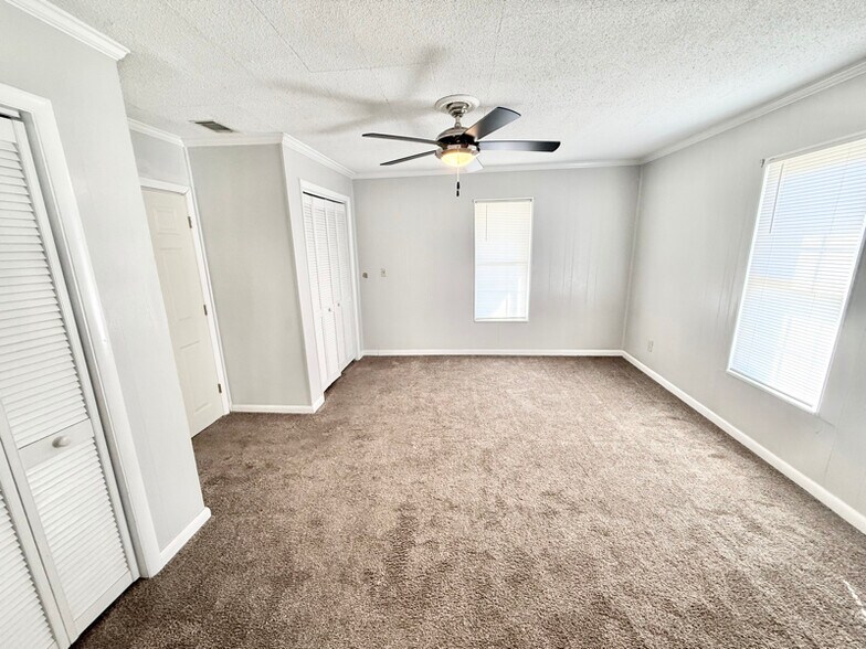 Building Photo - 118 S Tillman St