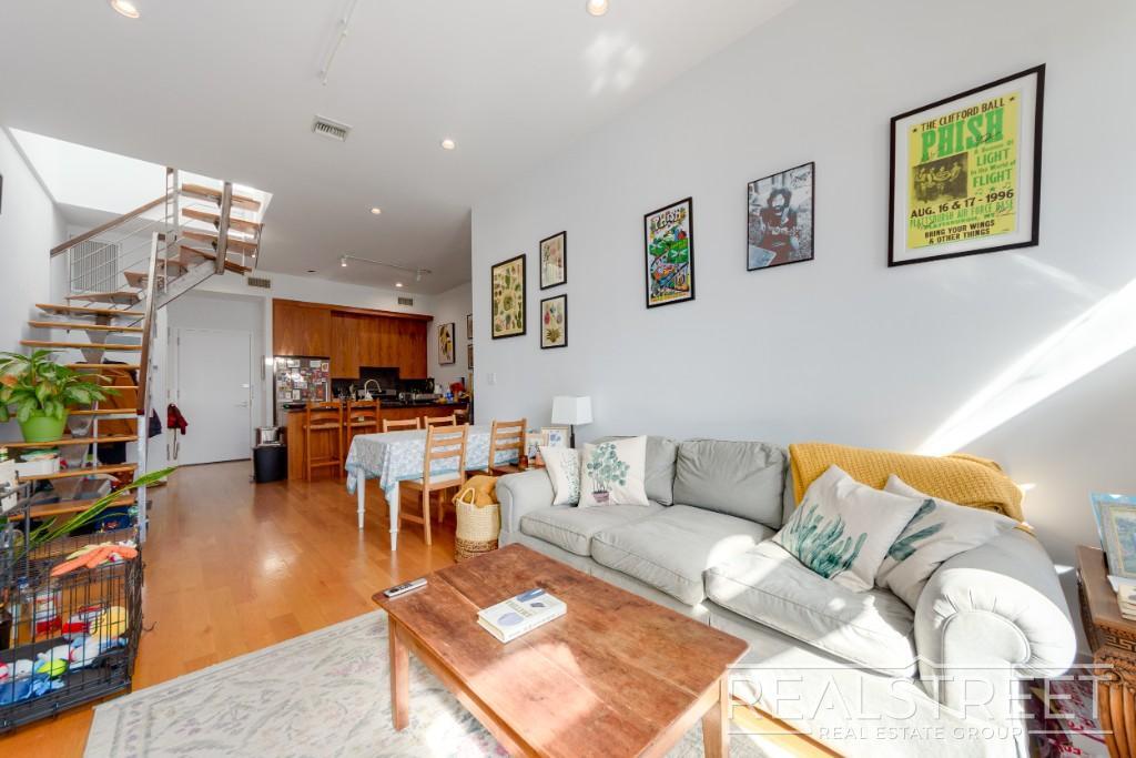 Building Photo - LOFT-LIKE 1 BED w PRIVATE ROOF DECK + LAUNDRY IN-UNIT