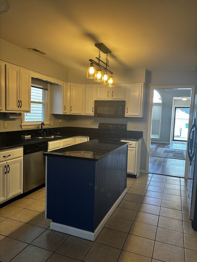 Building Photo - 8112 Cloudcroft Ln