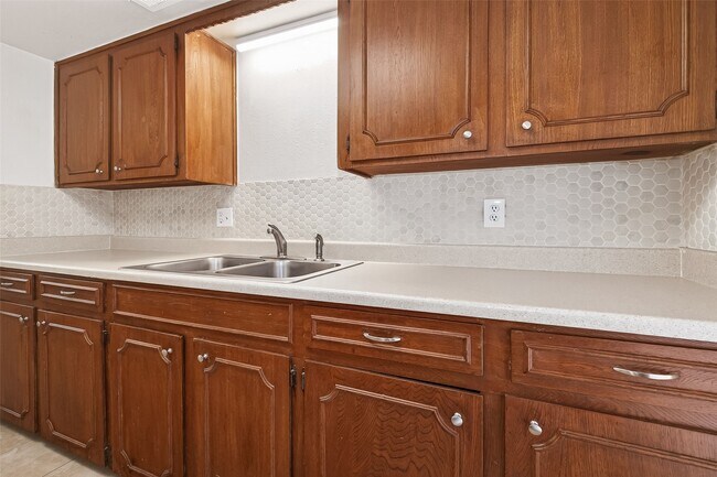 Building Photo - 9302 Eblen Dr