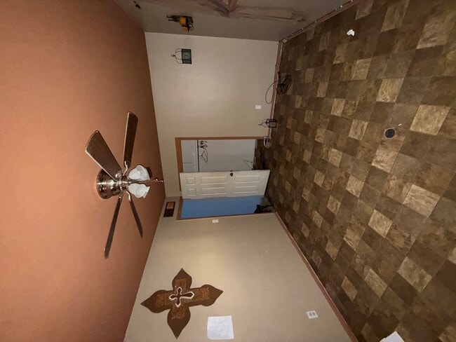 Building Photo - 401 N Ave C