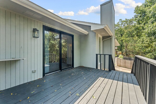 Building Photo - 7 Whitwick Ln