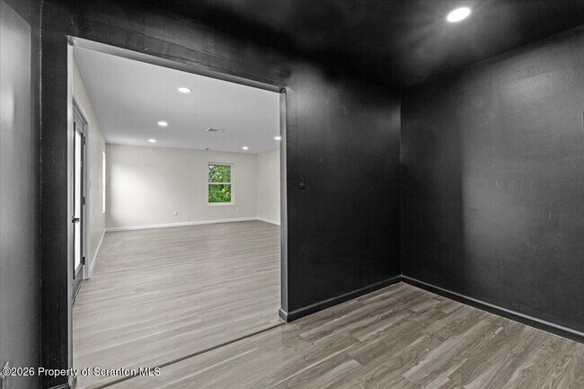 Building Photo - 523 Meyer St