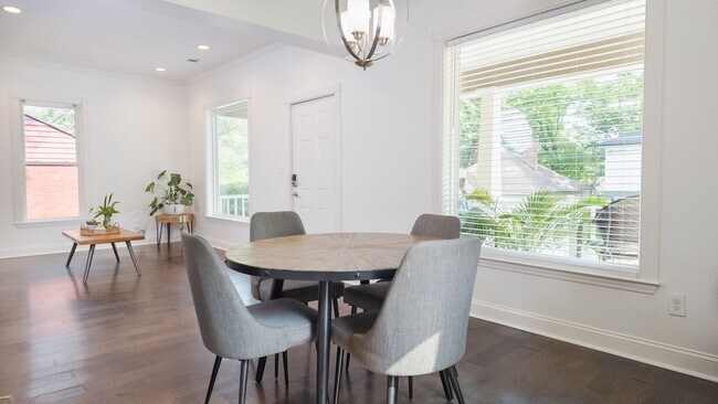 Building Photo - Spacious 4/3.5 w/ Master on Main and Fully...