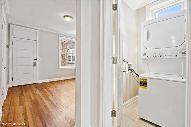 Building Photo - 2345 W Thomas St