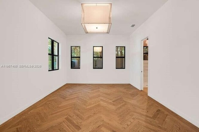 Building Photo - 2330 Overbrook St