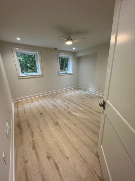 Building Photo - 886 Moore Rd