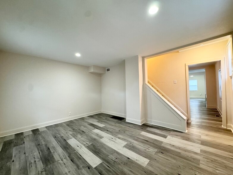 Building Photo - 516 Barnett Ave