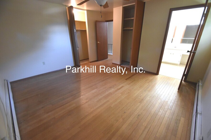 Building Photo - 122 E Plainfield Ave
