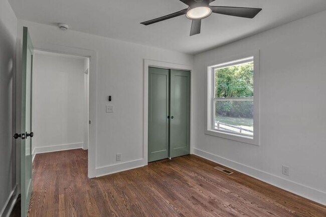 Building Photo - Secluded Remodeled Madison House