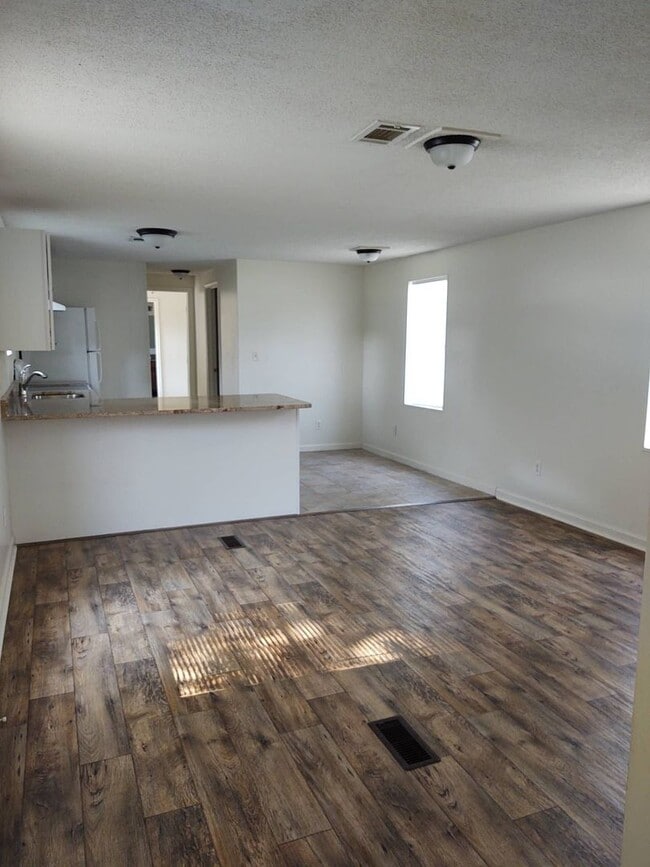 Building Photo - Available Now! 124 Littleton-Midway Park