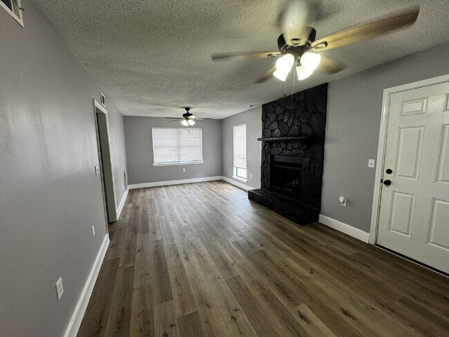 Building Photo - Home for Rent