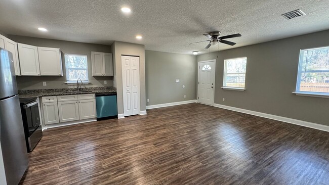 Building Photo - 3/2 in Cedar Hills For Rent!